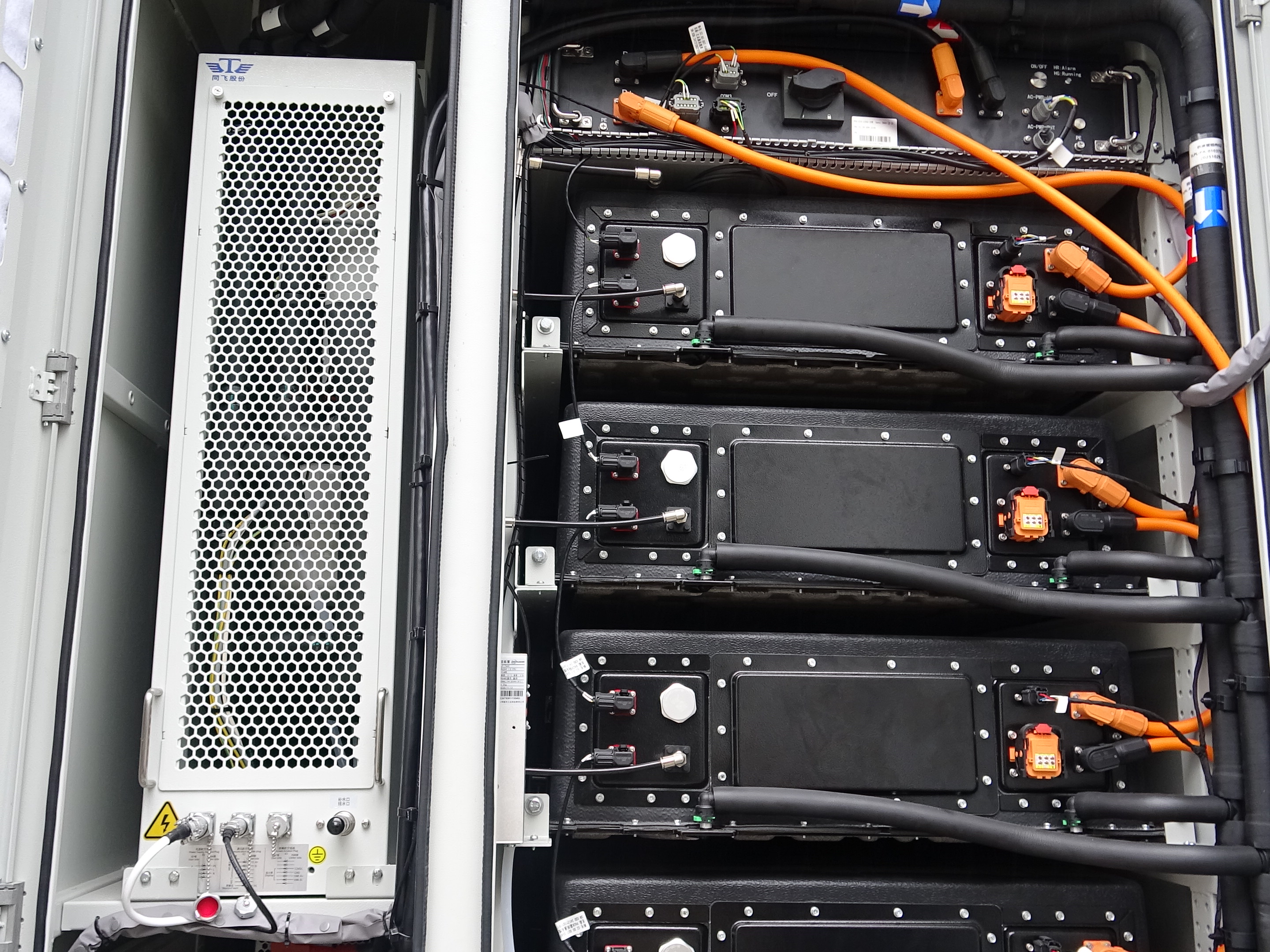 Safe and reliable integrated industrial and commercial energy storage cabinet